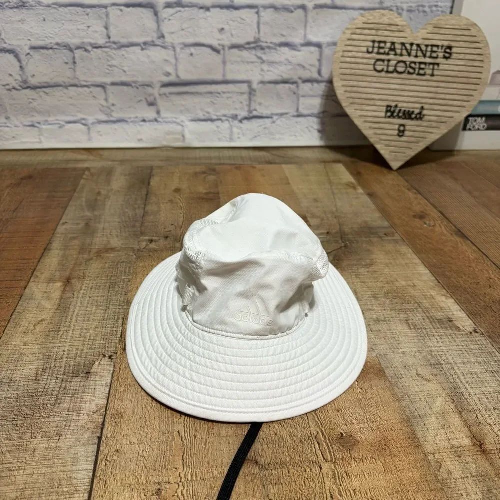 Adidas victory white bucket hat